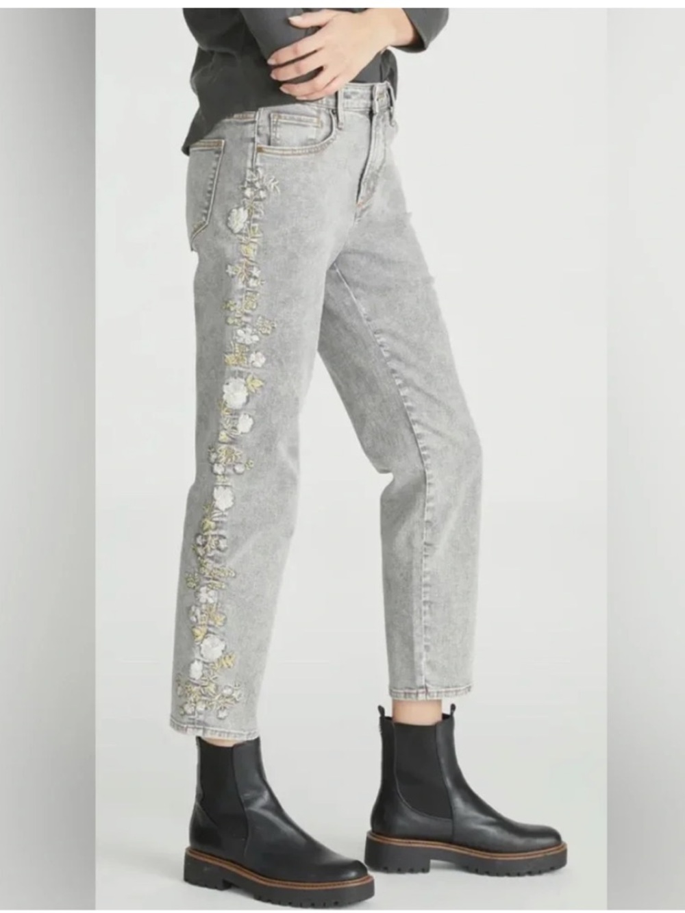 Driftwood Royce High Waist Floral
Embroidered Grey Wash Jeans Size 31 x 27